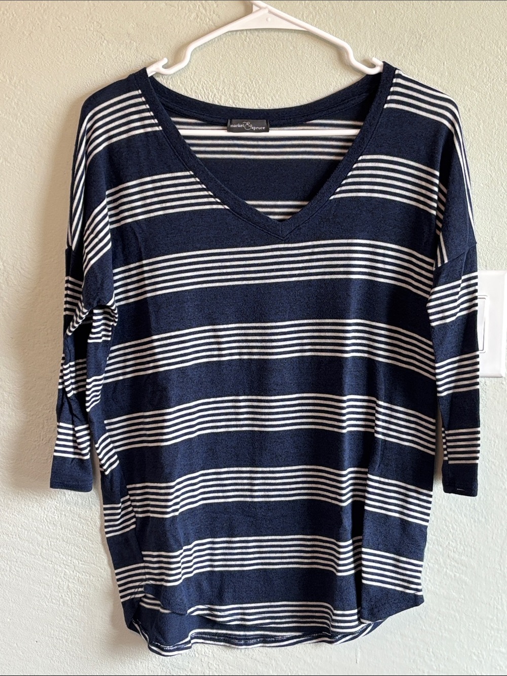 Bundle 2/$30! Navy Stripe V Neck Top M Soft Knit Nautical Coastal Scandi